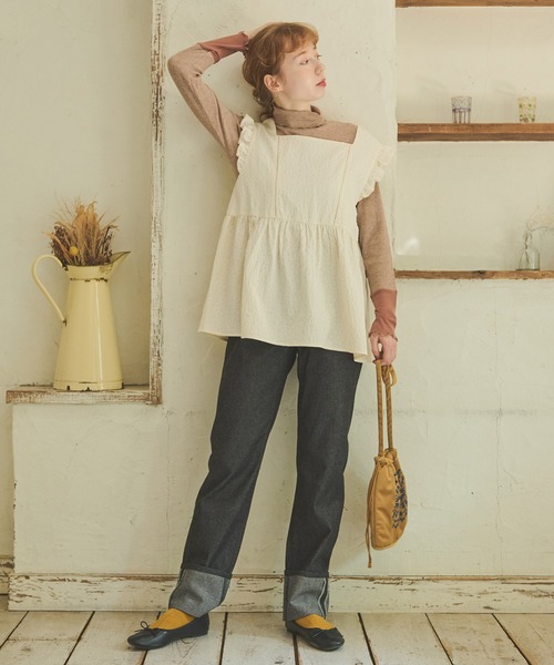 Crisp（クリスプ）の「フラワーエンボスフリルタンク（シャツ/ブラウス・レディース・グリーン/アイボリー・FREE）」の5枚目の写真