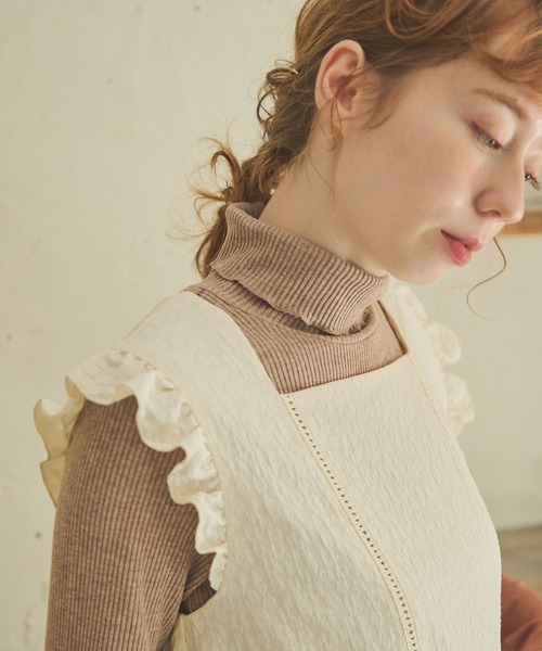 Crisp（クリスプ）の「フラワーエンボスフリルタンク（シャツ/ブラウス・レディース・グリーン/アイボリー・FREE）」の10枚目の写真