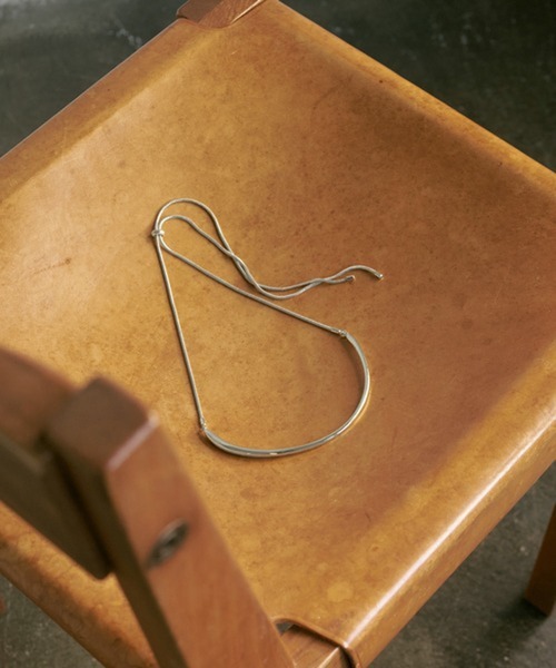 GOLDY（ゴールディ）の「【GOLDY】アーチ ライン バック ロング ネックレス / 3230908（ネックレス・レディース・シルバー/ゴールド/ゴールド系その他2/シルバー系その他・FREE）」の8枚目の写真