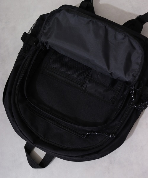 FILA（フィラ）の「FILA ＦＩＬＡ　ロールラウンドＤパック（バックパック/リュック・レディース・ブラック×ホワイト/ブラック×ブラック・FREE）」の11枚目の写真