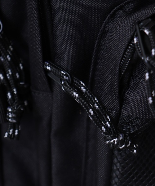 FILA（フィラ）の「FILA ＦＩＬＡ　ロールラウンドＤパック（バックパック/リュック・レディース・ブラック×ホワイト/ブラック×ブラック・FREE）」の10枚目の写真