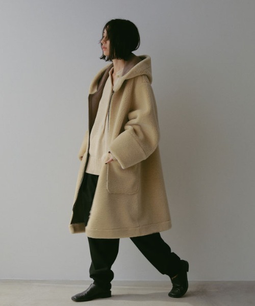 ETRE TOKYO（エトレトウキョウ）の「リバーシブルフーディーボアコート（その他アウター・レディース・オフホワイト/ベージュ・M/S）」の3枚目の写真