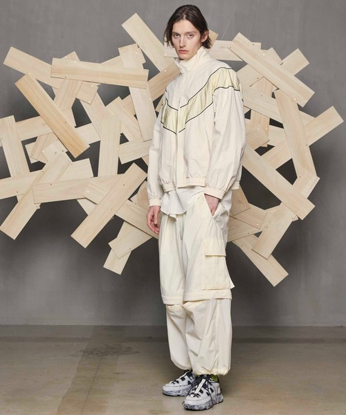 MAISON SPECIAL(メゾンスペシャル)の「《UNISEX》Hyper Waterproof Taffeta Prime-Wide Cargo Pants/ダントツ撥水タフタプライムワイドカーゴパンツ【MAISON SPECIAL/メゾンスペシャル】■セットアップ対応■(カーゴパンツ・メンズ・ブラック/アイボリー/カーキ/ピンク・1/0)」の7枚目の写真