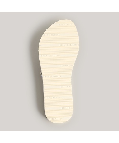 TOMMY HILFIGER（トミーヒルフィガー）の「【オンライン限定】ウェッジストライプビーチサンダル（サンダル・レディース・ネイビー/アイボリー・23cm/23.5cm/24cm）」の7枚目の写真