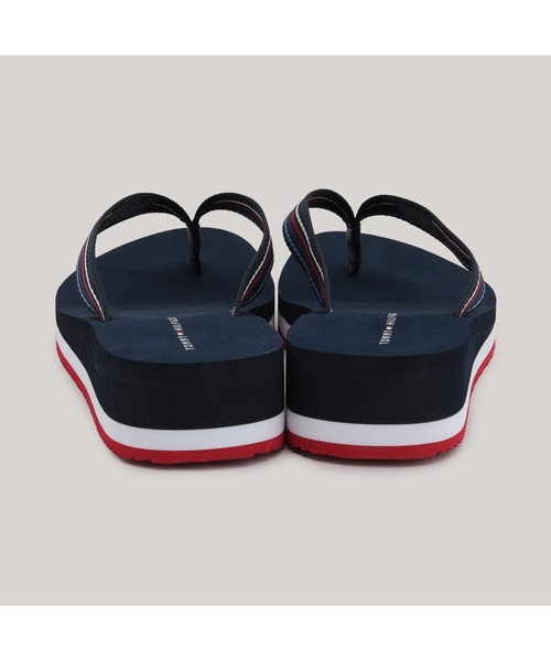 TOMMY HILFIGER（トミーヒルフィガー）の「【オンライン限定】ウェッジストライプビーチサンダル（サンダル・レディース・ネイビー/アイボリー・23cm/23.5cm/24cm）」の4枚目の写真