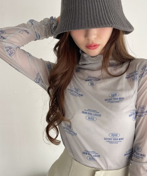 Ada.(エイダ)の「ロゴ 総柄 ボトルネック プルオーバー(Tシャツ/カットソー・レディース・ライトグレー/ホワイト/ブラック/ベージュ・FREE)」の3枚目の写真