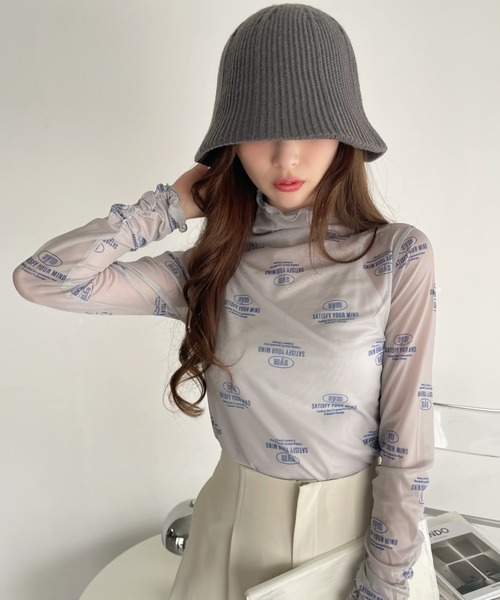 Ada.(エイダ)の「ロゴ 総柄 ボトルネック プルオーバー(Tシャツ/カットソー・レディース・ライトグレー/ホワイト/ブラック/ベージュ・FREE)」の8枚目の写真