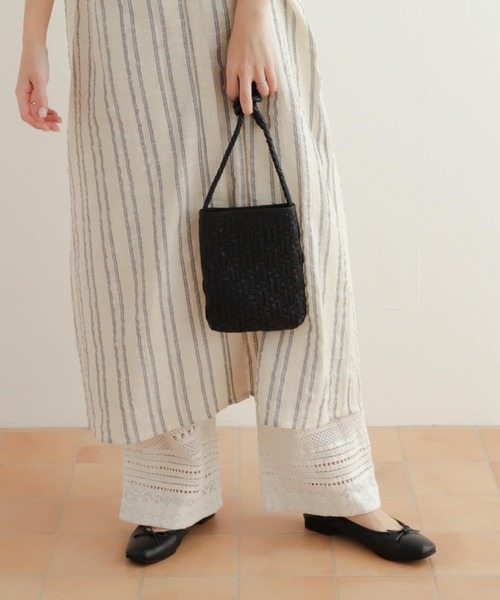 URBAN RESEARCH DOORS(アーバンリサーチドアーズ)の「レザーメッシュミニショルダーバッグ(ショルダーバッグ・レディース・ブラック系その他/ホワイト/ブラック・-)」の3枚目の写真