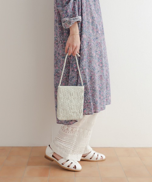 URBAN RESEARCH DOORS(アーバンリサーチドアーズ)の「レザーメッシュミニショルダーバッグ(ショルダーバッグ・レディース・ブラック系その他/ホワイト/ブラック・-)」の4枚目の写真