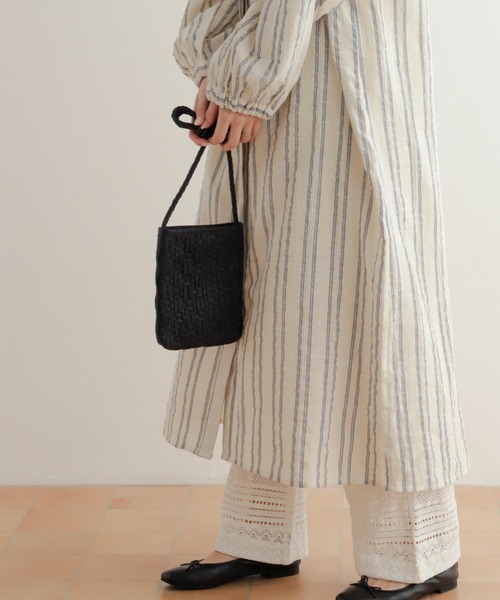 URBAN RESEARCH DOORS(アーバンリサーチドアーズ)の「レザーメッシュミニショルダーバッグ(ショルダーバッグ・レディース・ブラック系その他/ホワイト/ブラック・-)」の5枚目の写真