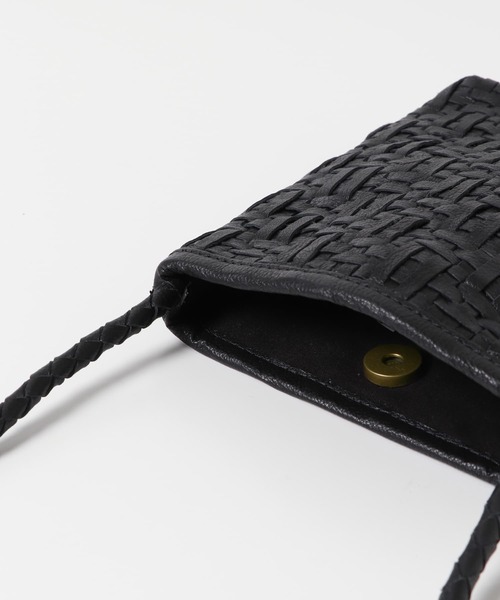 URBAN RESEARCH DOORS(アーバンリサーチドアーズ)の「レザーメッシュミニショルダーバッグ(ショルダーバッグ・レディース・ブラック系その他/ホワイト/ブラック・-)」の14枚目の写真