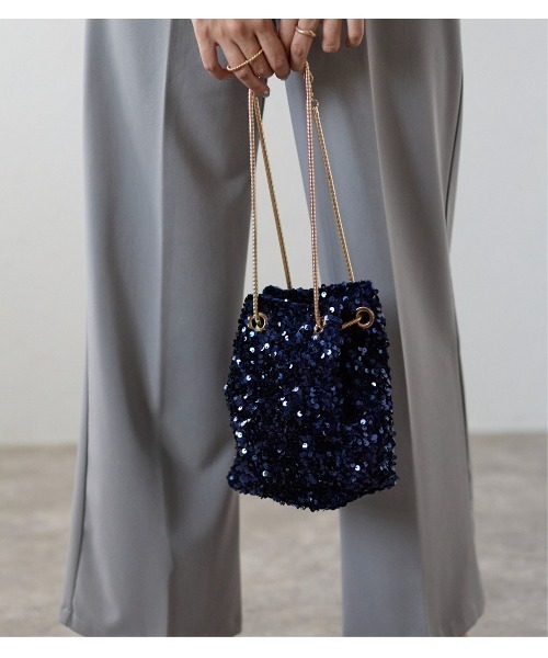 &Robu.（アンドロブ）の「スパンコール 2wayバッグ オケージョン 結婚式 お呼ばれ パーティ（ショルダーバッグ・レディース・ベージュ系その他2/シルバー/ブラック/ベージュ系その他/グレー/ライトグレー/ブラック×ゴールド/グリーン/ネイビー系/ブラウン系その他・FREE）」の9枚目の写真