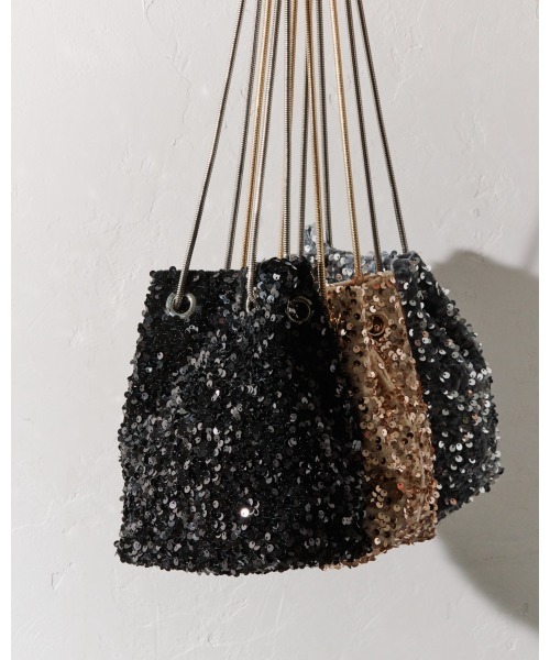 &Robu.（アンドロブ）の「スパンコール 2wayバッグ オケージョン 結婚式 お呼ばれ パーティ（ショルダーバッグ・レディース・ベージュ系その他2/シルバー/ブラック/ベージュ系その他/グレー/ライトグレー/ブラック×ゴールド/グリーン/ネイビー系/ブラウン系その他・FREE）」の11枚目の写真