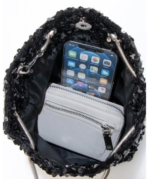 &Robu.（アンドロブ）の「スパンコール 2wayバッグ オケージョン 結婚式 お呼ばれ パーティ（ショルダーバッグ・レディース・ベージュ系その他2/シルバー/ブラック/ベージュ系その他/グレー/ライトグレー/ブラック×ゴールド/グリーン/ネイビー系/ブラウン系その他・FREE）」の13枚目の写真