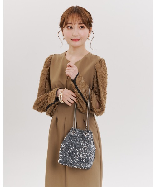 &Robu.（アンドロブ）の「スパンコール 2wayバッグ オケージョン 結婚式 お呼ばれ パーティ（ショルダーバッグ・レディース・ベージュ系その他2/シルバー/ブラック/ベージュ系その他/グレー/ライトグレー/ブラック×ゴールド/グリーン/ネイビー系/ブラウン系その他・FREE）」の22枚目の写真