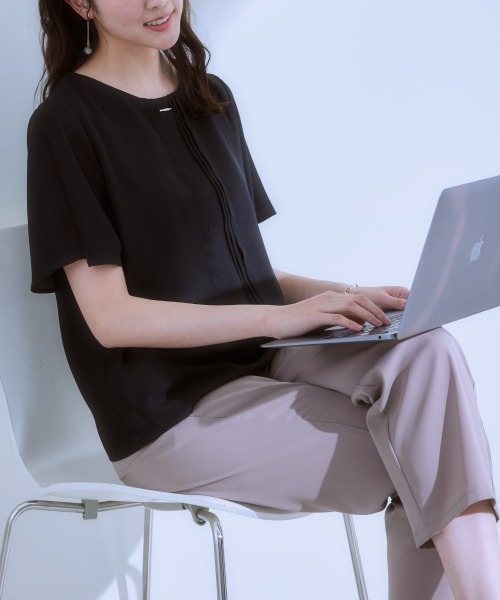 7days Life Styling（セブンデイズライフスタイリング）の「ピンタックメタルパーツ付半袖ブラウス（カットソー裏地付）（シャツ/ブラウス・レディース・ブラック/オフホワイト・L/M/LL）」の4枚目の写真
