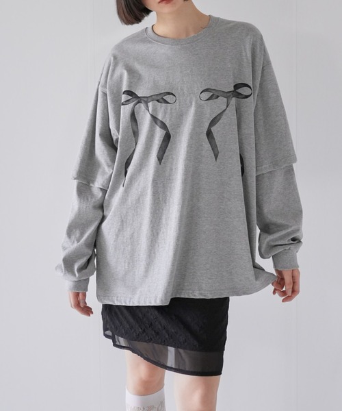Uenui(ウニュイ)の「【ZOZO限定】リボン プリント レイヤード トップス オーバーサイズ(Tシャツ/カットソー・レディース・ホワイト/チャコールグレー/グレー・FREE)」の3枚目の写真