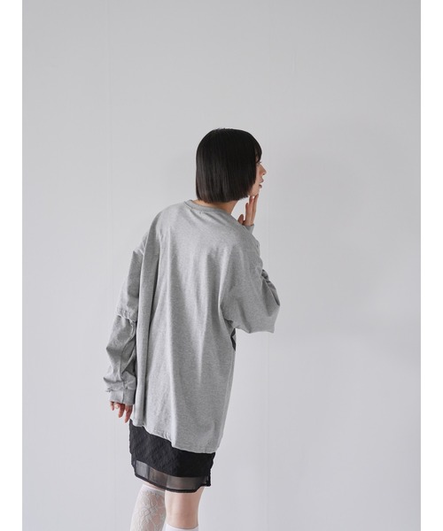 Uenui(ウニュイ)の「【ZOZO限定】リボン プリント レイヤード トップス オーバーサイズ(Tシャツ/カットソー・レディース・ホワイト/チャコールグレー/グレー・FREE)」の7枚目の写真