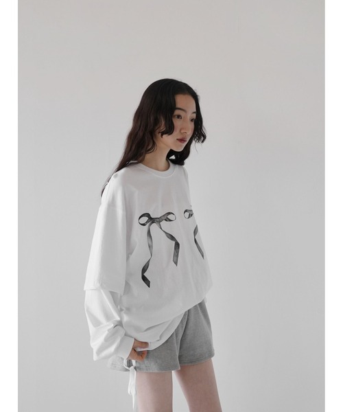 Uenui(ウニュイ)の「【ZOZO限定】リボン プリント レイヤード トップス オーバーサイズ(Tシャツ/カットソー・レディース・ホワイト/チャコールグレー/グレー・FREE)」の8枚目の写真