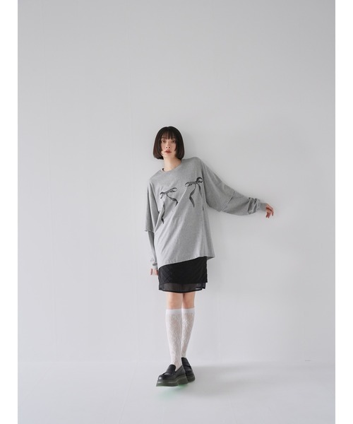 Uenui(ウニュイ)の「【ZOZO限定】リボン プリント レイヤード トップス オーバーサイズ(Tシャツ/カットソー・レディース・ホワイト/チャコールグレー/グレー・FREE)」の12枚目の写真