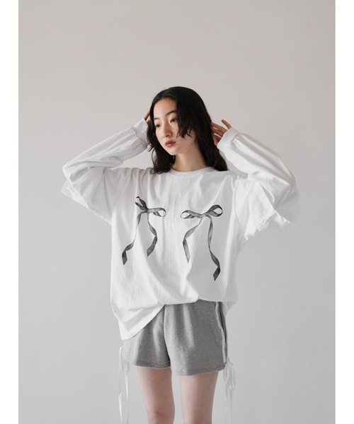 Uenui(ウニュイ)の「【ZOZO限定】リボン プリント レイヤード トップス オーバーサイズ(Tシャツ/カットソー・レディース・ホワイト/チャコールグレー/グレー・FREE)」の4枚目の写真