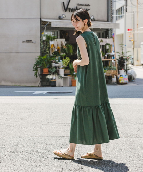 ITEMS URBANRESEARCH（アイテムズ アーバンリサーチ）の「リネンノースリーブワンピース（ワンピース・レディース・グリーン/ブラック/ベージュ・FREE）」の3枚目の写真