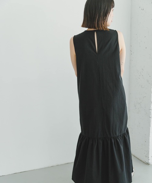 ITEMS URBANRESEARCH（アイテムズ アーバンリサーチ）の「リネンノースリーブワンピース（ワンピース・レディース・グリーン/ブラック/ベージュ・FREE）」の11枚目の写真