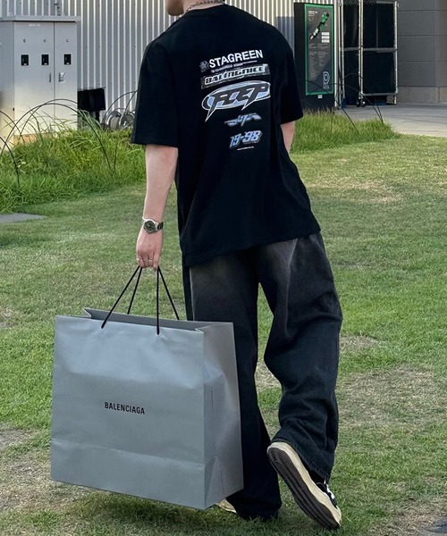 lilful(リルフル)の「バッグプリント オーバーサイズ Tシャツ(Tシャツ/カットソー・メンズ・ホワイト/ブラック/グレー・M/L)」の21枚目の写真