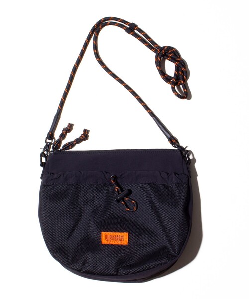 UNIVERSAL OVERALL（ユニバーサルオーバーオール）の「【UNIVERSAL OVERALL】フロントメッシュ ザイルショルダー 6L ワンポイントロゴ（ショルダーバッグ・メンズ・ブラック/モカ/ライトグレー・FREE）」の11枚目の写真