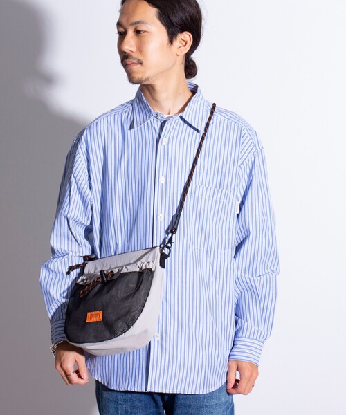 UNIVERSAL OVERALL（ユニバーサルオーバーオール）の「【UNIVERSAL OVERALL】フロントメッシュ ザイルショルダー 6L ワンポイントロゴ（ショルダーバッグ・メンズ・ブラック/モカ/ライトグレー・FREE）」の7枚目の写真