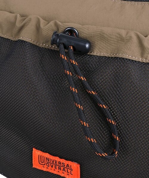 UNIVERSAL OVERALL（ユニバーサルオーバーオール）の「【UNIVERSAL OVERALL】フロントメッシュ ザイルショルダー 6L ワンポイントロゴ（ショルダーバッグ・メンズ・ブラック/モカ/ライトグレー・FREE）」の22枚目の写真