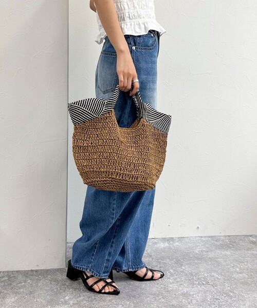 fredy emue（フレディエミュ）の「ラメテープペーパーハンドバッグ（かごバッグ・レディース・ブラウン/グレイッシュベージュ・FREE）」の4枚目の写真