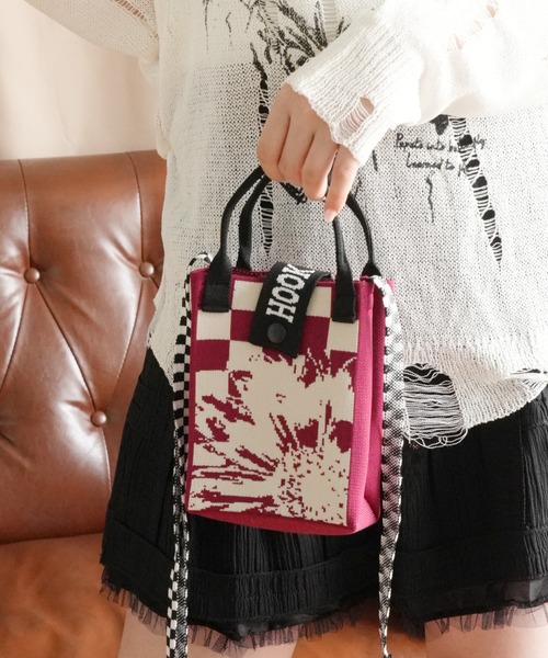 HOOK（フック）の「HOOK　-original-　ポップマーガレット総柄ミニショルダーバッグスマホバッグ（ショルダーバッグ・メンズ・イエロー/ブルー/ブラック/レッド・FREE）」の4枚目の写真