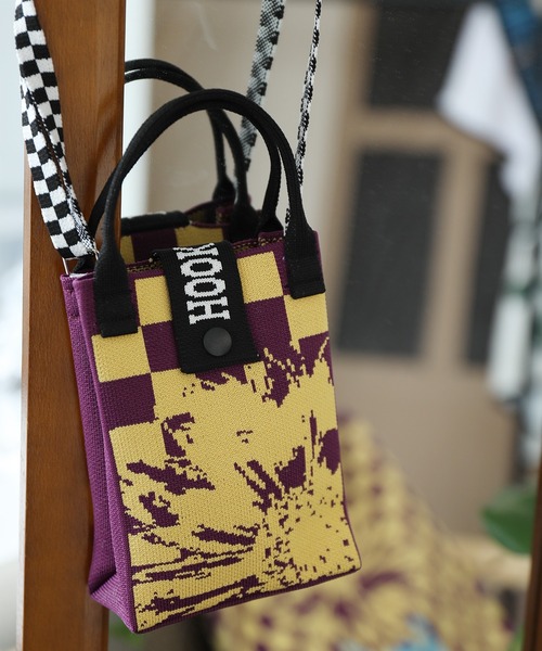 HOOK（フック）の「HOOK　-original-　ポップマーガレット総柄ミニショルダーバッグスマホバッグ（ショルダーバッグ・メンズ・イエロー/ブルー/ブラック/レッド・FREE）」の3枚目の写真