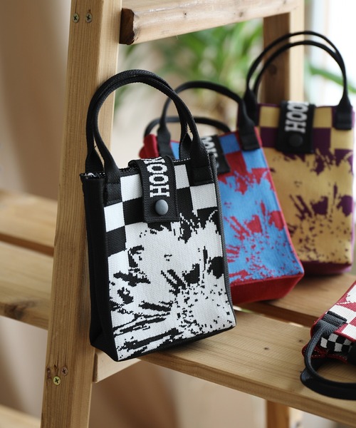 HOOK（フック）の「HOOK　-original-　ポップマーガレット総柄ミニショルダーバッグスマホバッグ（ショルダーバッグ・メンズ・イエロー/ブルー/ブラック/レッド・FREE）」の14枚目の写真