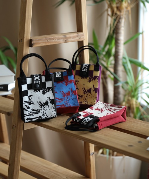 HOOK（フック）の「HOOK　-original-　ポップマーガレット総柄ミニショルダーバッグスマホバッグ（ショルダーバッグ・メンズ・イエロー/ブルー/ブラック/レッド・FREE）」の13枚目の写真