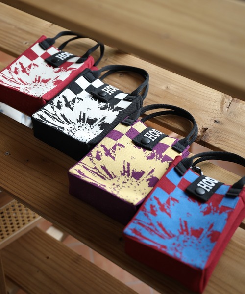 HOOK（フック）の「HOOK　-original-　ポップマーガレット総柄ミニショルダーバッグスマホバッグ（ショルダーバッグ・メンズ・イエロー/ブルー/ブラック/レッド・FREE）」の10枚目の写真