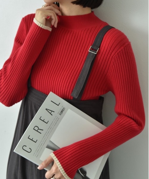 INTERPLANET(インタープラネット)の「袖口配色パール付きハイネックリブニット(ニット/セーター・レディース・レッド/ブラック/オフホワイト/グレー・FREE)」の2枚目の写真