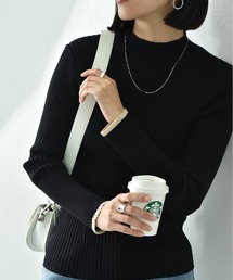 袖口配色パール付きハイネックリブニット