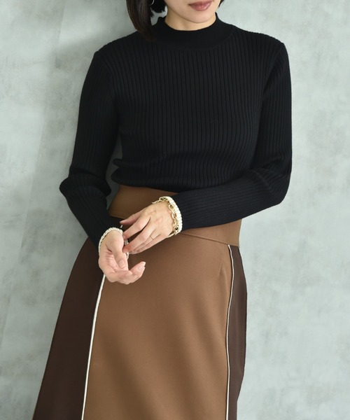 INTERPLANET(インタープラネット)の「袖口配色パール付きハイネックリブニット(ニット/セーター・レディース・レッド/ブラック/オフホワイト/グレー・FREE)」の13枚目の写真