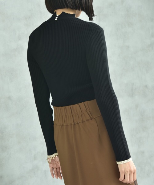 INTERPLANET(インタープラネット)の「袖口配色パール付きハイネックリブニット(ニット/セーター・レディース・レッド/ブラック/オフホワイト/グレー・FREE)」の15枚目の写真