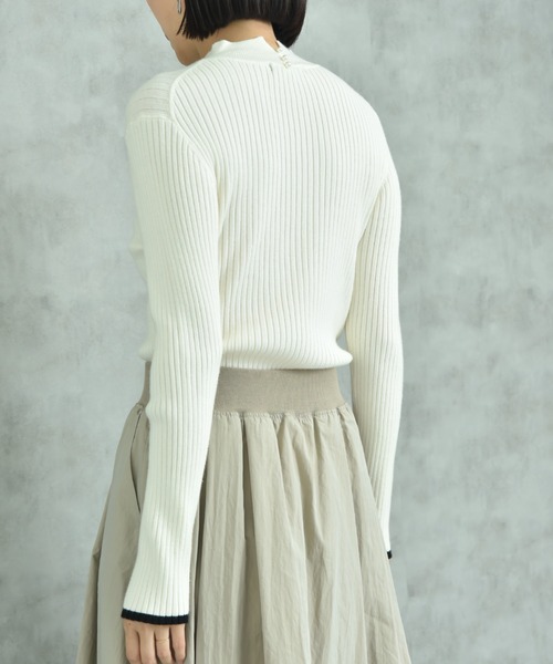 INTERPLANET(インタープラネット)の「袖口配色パール付きハイネックリブニット(ニット/セーター・レディース・レッド/ブラック/オフホワイト/グレー・FREE)」の5枚目の写真