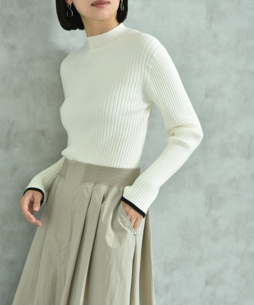 INTERPLANET(インタープラネット)の「袖口配色パール付きハイネックリブニット(ニット/セーター・レディース・レッド/ブラック/オフホワイト/グレー・FREE)」の6枚目の写真