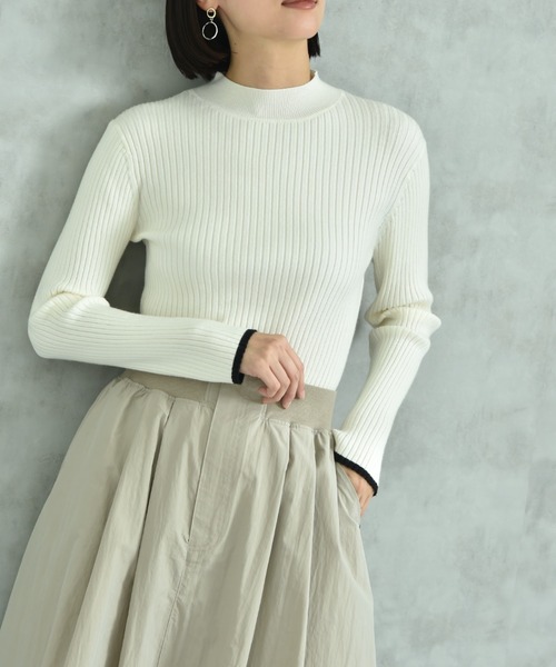 INTERPLANET(インタープラネット)の「袖口配色パール付きハイネックリブニット(ニット/セーター・レディース・レッド/ブラック/オフホワイト/グレー・FREE)」の7枚目の写真