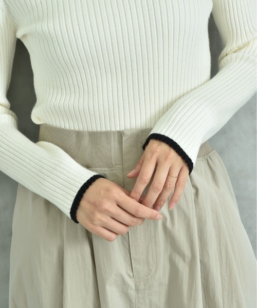 INTERPLANET(インタープラネット)の「袖口配色パール付きハイネックリブニット(ニット/セーター・レディース・レッド/ブラック/オフホワイト/グレー・FREE)」の8枚目の写真