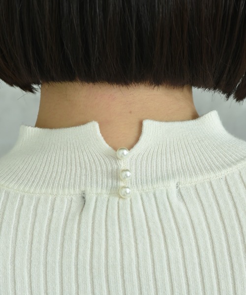 INTERPLANET(インタープラネット)の「袖口配色パール付きハイネックリブニット(ニット/セーター・レディース・レッド/ブラック/オフホワイト/グレー・FREE)」の9枚目の写真