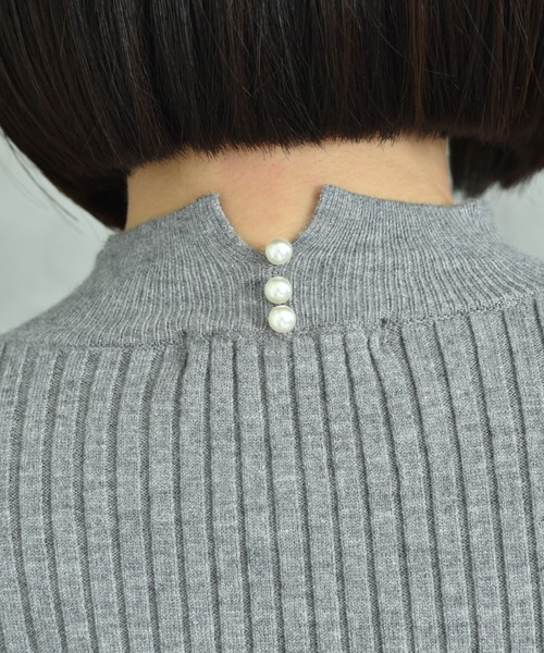 INTERPLANET(インタープラネット)の「袖口配色パール付きハイネックリブニット(ニット/セーター・レディース・レッド/ブラック/オフホワイト/グレー・FREE)」の22枚目の写真
