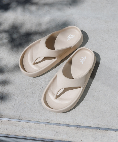 MEI(メイ)の「【WEB限定】【MEI/メイ】トングサンダル(サンダル・レディース・ベージュ/ブラック・S/M/L)」の1枚目の写真