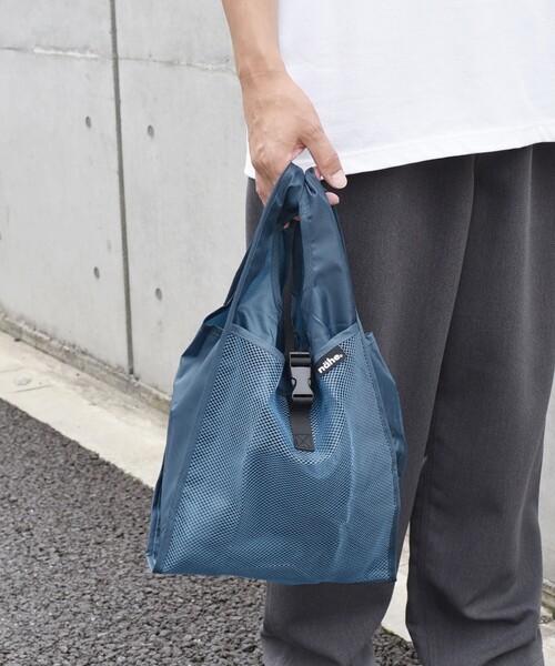 Nahe(ネーエ)の「nahe: ネーエ ショッパー S (エコバッグ / サブバッグ)(エコバッグ/サブバッグ・メンズ・イエロー/ブルー/レッド/ブラック・ONE SIZE)」の14枚目の写真
