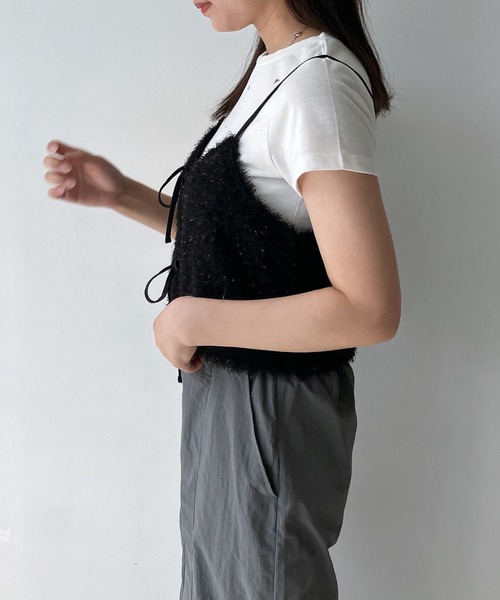 AS KNOW AS plus（アズノゥアズプラス）の「◇リボンアソートビスチェ（フェザー・ラメシャギー）（キャミソール・レディース・ライトグレー系/ブラック系/アイボリー系/グレー系・FREE）」の2枚目の写真